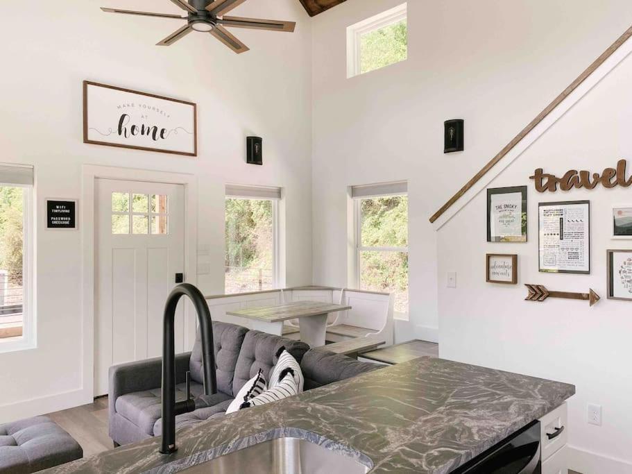 Appartement Cozy Smoky Mountain Tiny House à Pigeon Forge Extérieur photo